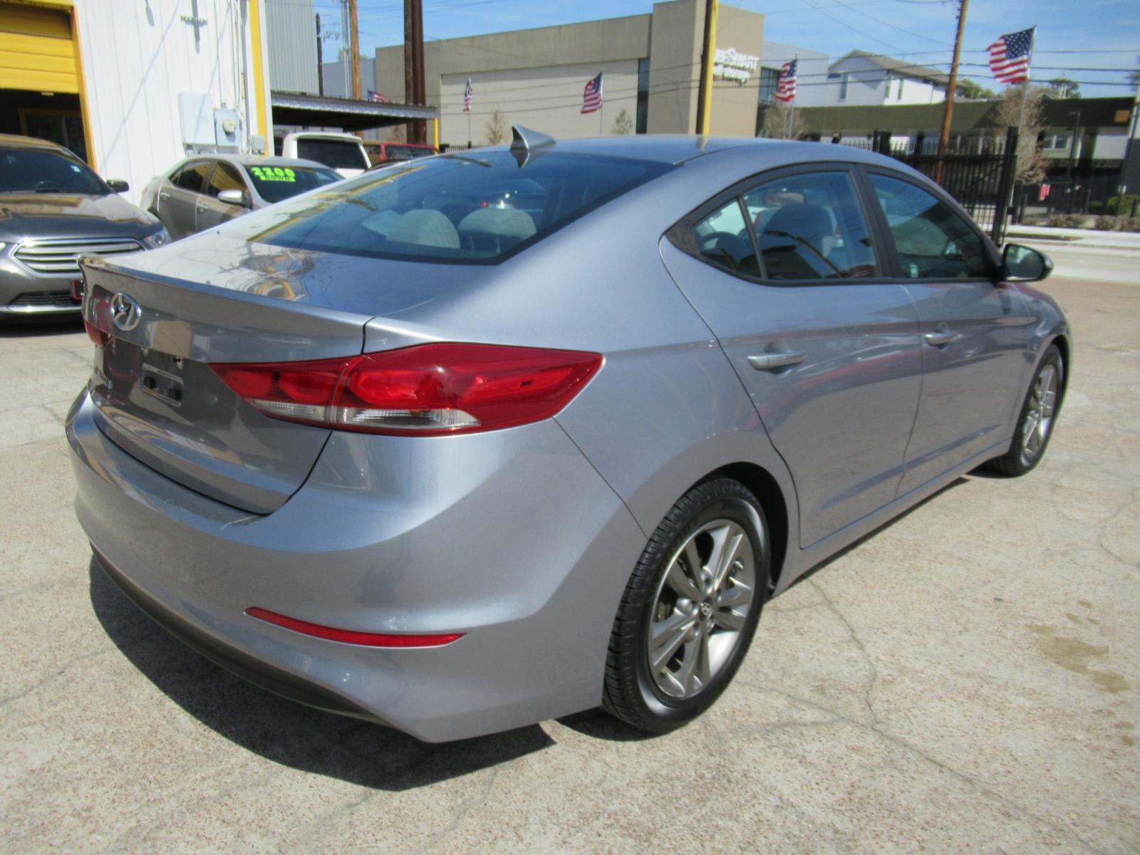 2017 Gray /Gray Hyundai Elantra Limited (5NPD84LF0HH) with an 1.8L L4 DOHC 16V engine, 6A transmission, located at 1511 North Shepherd Dr., Houston, TX, 77008, (281) 657-1221, 29.798361, -95.412560 - 2017 HYUNDAI ELANTRA SE/VALUE/LIMITED VIN: 5NPD84LF0HH003268 5 N P D 8 4 L F 0 H H 0 0 3 2 6 8 SEDAN 4 DR 2.0L I4 F DOHC 16V GASOLINE FRONT WHEEL DRIVE - Photo #13